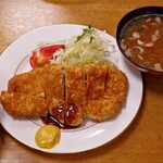 とんかつ めぐろ - 料理写真:ロースかつ定食