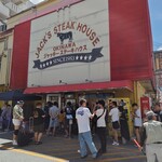 ジャッキー ステーキハウス - 開店を待つお客さん