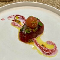Grand rocher - マグロ料理の美しい盛り付け