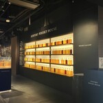 Whisky Dining WWW.W - 博物館の様な店内