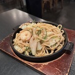 Whisky Dining WWW.W - 海老と帆立と九条葱の焼そば