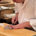 登喜和鮨 - 鰆の切付け