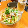 よりどころ - サラダと生ビール