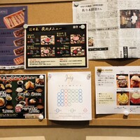 肉鮮問屋 佐々木 - 店内壁の掲示板