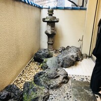 肉鮮問屋 佐々木 - 入口の灯籠