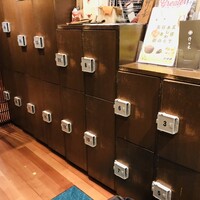 肉鮮問屋 佐々木 - 下駄箱　靴を脱いで入店