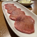 炭火焼肉ホルモン まるは - 