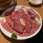 炭火焼肉ホルモン まるは - 