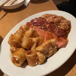 炭火焼肉ホルモン まるは - 