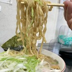 らー麺　Do・Ni・Bo - ビロビロ平打ち太麺をリフトUP⤴️