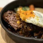 洋食屋 銀座ランプ亭 - 熟目玉焼き