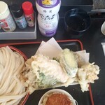 まさか - 舞茸天ぷら3個にちくわ天ぷらにズッキーニと大葉まで入ってました！