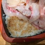 すし処　高寅 - ◆海鮮丼（赤だし付き） 1300円