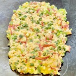 お好み焼き 鉄ちゃん - 続いてねぎ焼き　生地に青葱と天かすたっぷりです