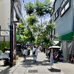 お好み焼き 鉄ちゃん - 長閑としか言いようのない谷津駅前商店街を奥へと進みます