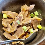 お好み焼き 鉄ちゃん - ワイフの大好物　砂肝のにんにく醤油漬け　これはマストです