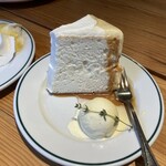 マザームーンカフェ - エンゼルフードキャラメルケーキ
      本場アメリカでは定番のこのケーキ
