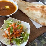 サバ パキスタン&インディアン レストラン - 単品ナン　単品バターチキンカレー　サラダ（サービスかな）