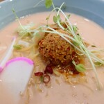 ラブレイク - ▶今回の注文品の内容
◯ピンク担々麺　3.5
提供された担々麺は
ホントに見た目がピンク色なスープだぞっ❕

近づいてくると胡麻の心地よい香りが漂ってくるなあ