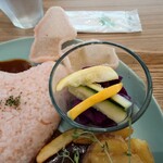 ラブレイク - 甘酢に漬けられている野菜が爽やかで
心地よい味わいで箸休めが出来る