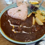 ラブレイク - ◯ピンクハヤシライス　3.8
あのさあ〜、ホントはただ
見た目の映えだけで来店しただけ（笑）なんだけれど
ハヤシソースの味わいは予想外❔wに本格的だなあ❕

具材はマッシュルームと牛肉となる