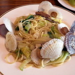グロリア - 稚殻付帆立のオイルソースパスタ（850円）