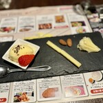 湯島天神横ラクレットグリル チーズ料理＆スイスワインのお店 - 