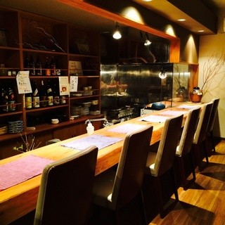 お一人様でもお気軽に♪カウンターだけのおすすめメニューもあるかも！