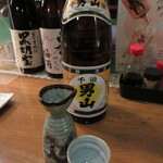 海鮮居酒屋山水 - 千両男山 燗酒 550円　(2024.4)