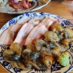 ヤキニクライオン オクマ - アグーカルビ、ガーリックシュリンプ