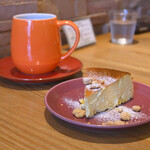 コフィノワ - 厩ブレンド@税込600円、[数量限定]トウモロコシ バスクチーズケーキ@税込750円