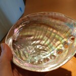 弁天山美家古寿司 - 鮑の殻