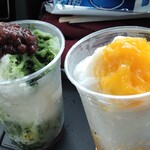 秀月堂 - テイクアウト　かき氷2種　店内より小ぶりですがその分安価　プラカップでもふわふわで美味しいです　宇治ミルク金時、底と上のダブルあんこで、最後にあんこが待ってる感覚です　美味しい☺