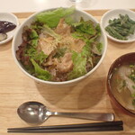 トーコーキッチン - 鶏のテリマヨ丼　副菜二品