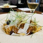 イル ネッビオ - 山陰産タコのラグートマトソース メッゼリングイネ
      ウイキョウ添え