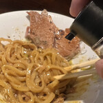 麺屋 丸福 - 最後にシークァーサー酢投入‼️