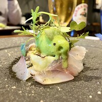 イル ネッビオ - 山陰産真アジの炙りマリネ 加賀太きゅうりのグリル
                    胡瓜とホエーのソルべ