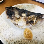 喫酒 フグさん - ヒラマサ頭 アラ焼き  頭肉、頬肉、目の周りの肉  最高のオツマミになりましたぞいw