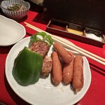 とり焼き 鶏料理 かしわ - つくねと生ピーマンとウィンナー