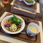 セブンズカフェ - サラダとコーンスープ