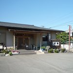 Unagi No Hansuke - お店の前は広い駐車場です