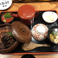 炭焼うな富士 名駅店 - 肝入り上ひつまぶし：６６００円（肝が山盛りで蓋が開いた状態で提供！）