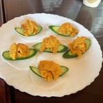 魚山人 - 大根ときゅうりの上に雲丹