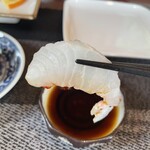 魚山人 - 新鮮なヒラスズキのお刺身