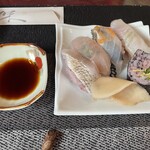 魚山人 - 巻き物1つに握り４貫ずつ