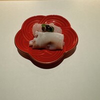 鮨のしはち - タコと梅醤油、カワハギと肝醤油