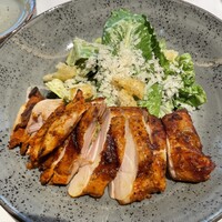 FONDA MEXICANA New York 銀座店 - スパイシーチキンとシーザーサラダ
