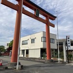 HashimotoFruits - 駐車場の入り口の鳥居✨