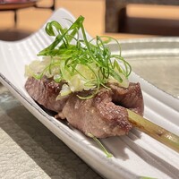 銀座 焼 新潟屋 - 壱の串(霜降り牛タン串)