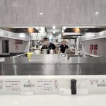 蒙古タンメン中本 - 厨房の様子